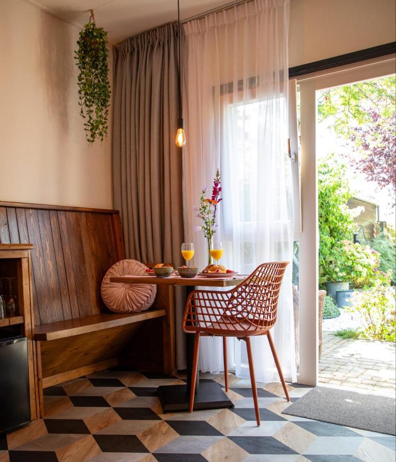 Bed & Breakfast Joli Met Prive Wellness Wemeldinge
